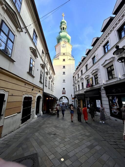 Luxurious And Royal Apartment In The Old Town Pressburg Exterior foto