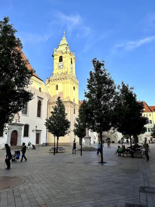Luxurious And Royal Apartment In The Old Town Pressburg Exterior foto