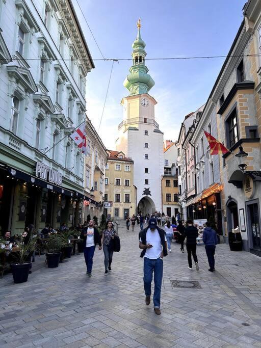 Luxurious And Royal Apartment In The Old Town Pressburg Exterior foto