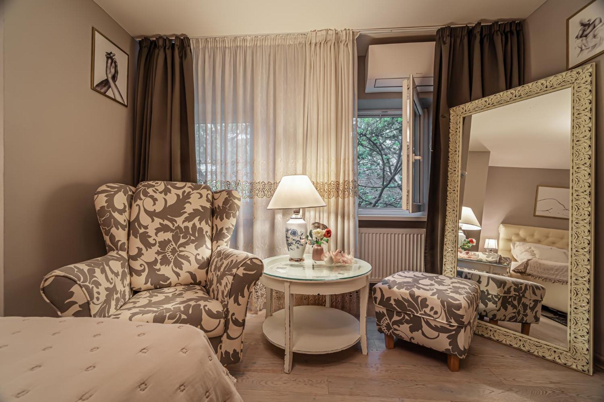 Luxurious And Royal Apartment In The Old Town Pressburg Exterior foto